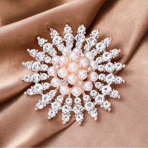 BRIDAL Elegant Pearl and Crystal Brooch Pin